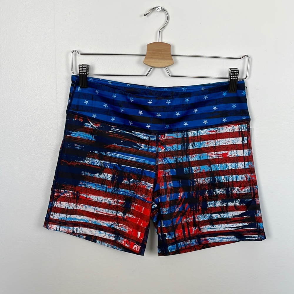 IAB (I Am Becoming)MFG American Flag red white blue pull-on shorts Size 10 Large